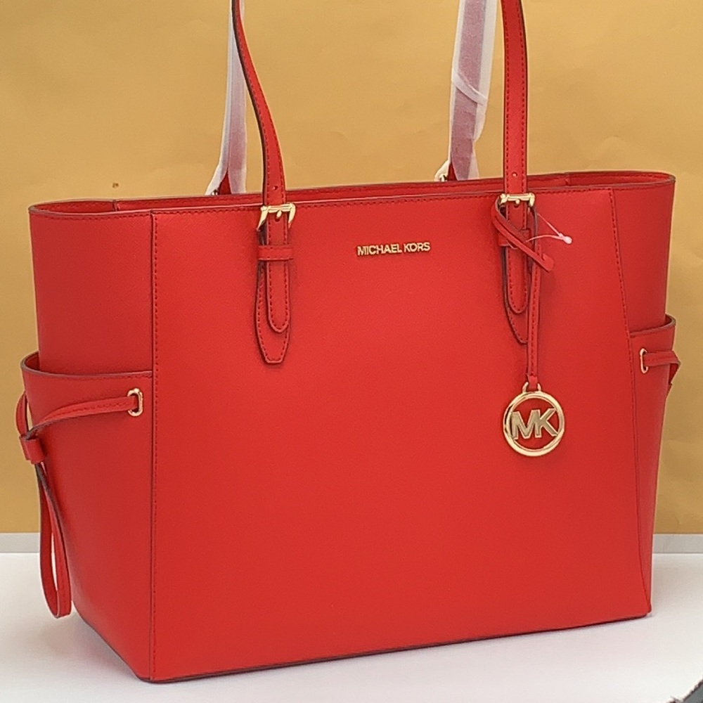 MICHAEL KORS
Gilly Large Saffiano Leather Tote Bag BRIGHT RED COLOR - Picture 3 of 16